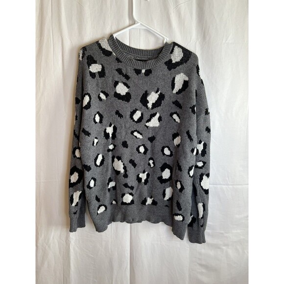 SHEIN Sweaters - Shein Grey Leopard Print Sweater Size Small Preowned